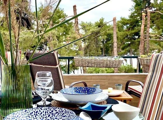 Marietta's Cozy By The Sea Holiday home