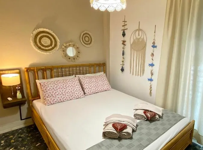 Marietta's Cozy By The Sea Holiday home